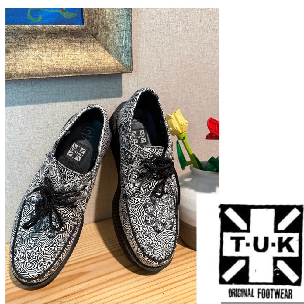 T.U.K CREEPERS SHOES LACE UP BLACK AND WHITE PLATFORM
WOMANS OXFORDS EDGY